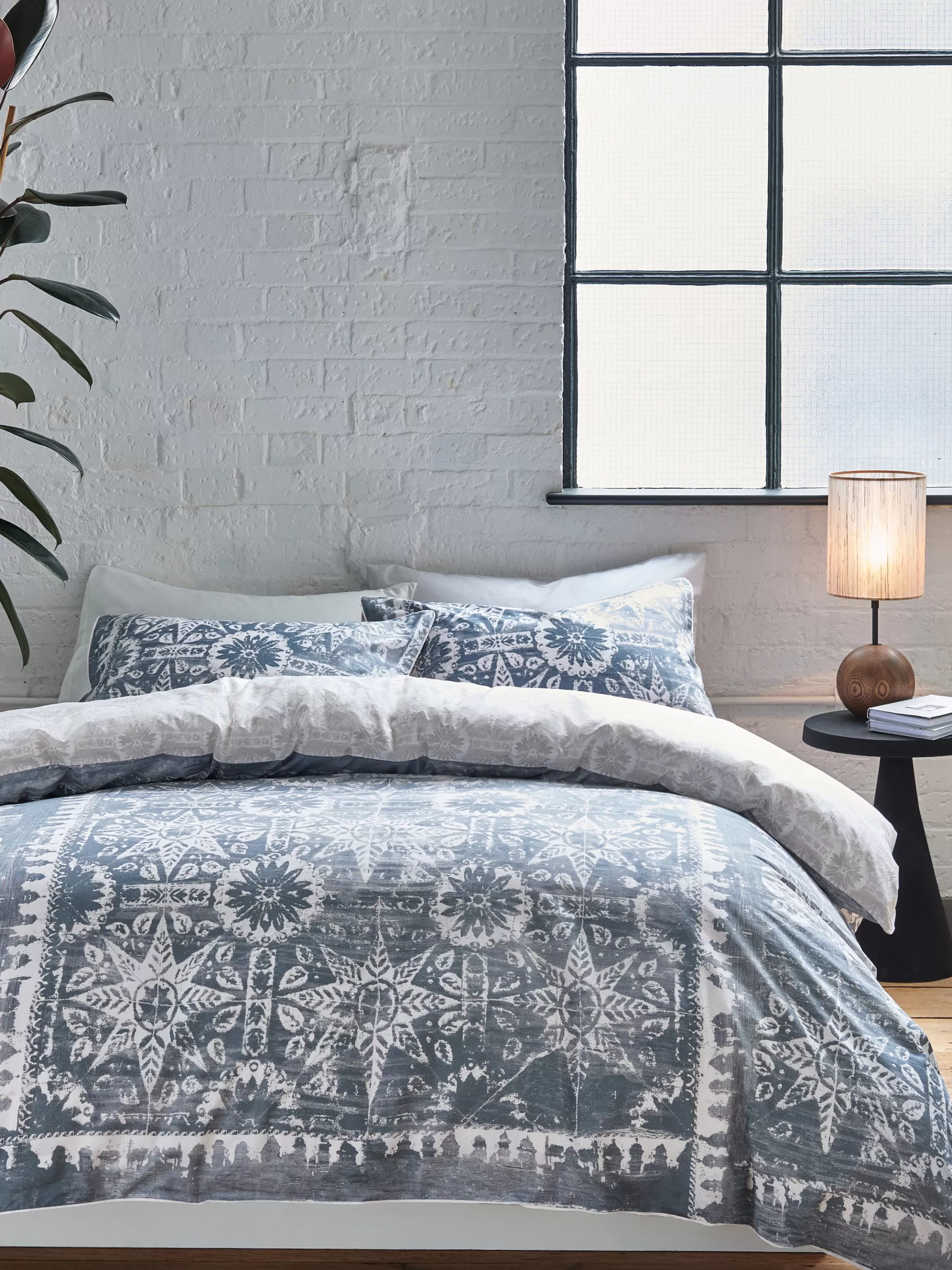 French Connection Bedding & Throws^Aurora Reversible Bedding Set