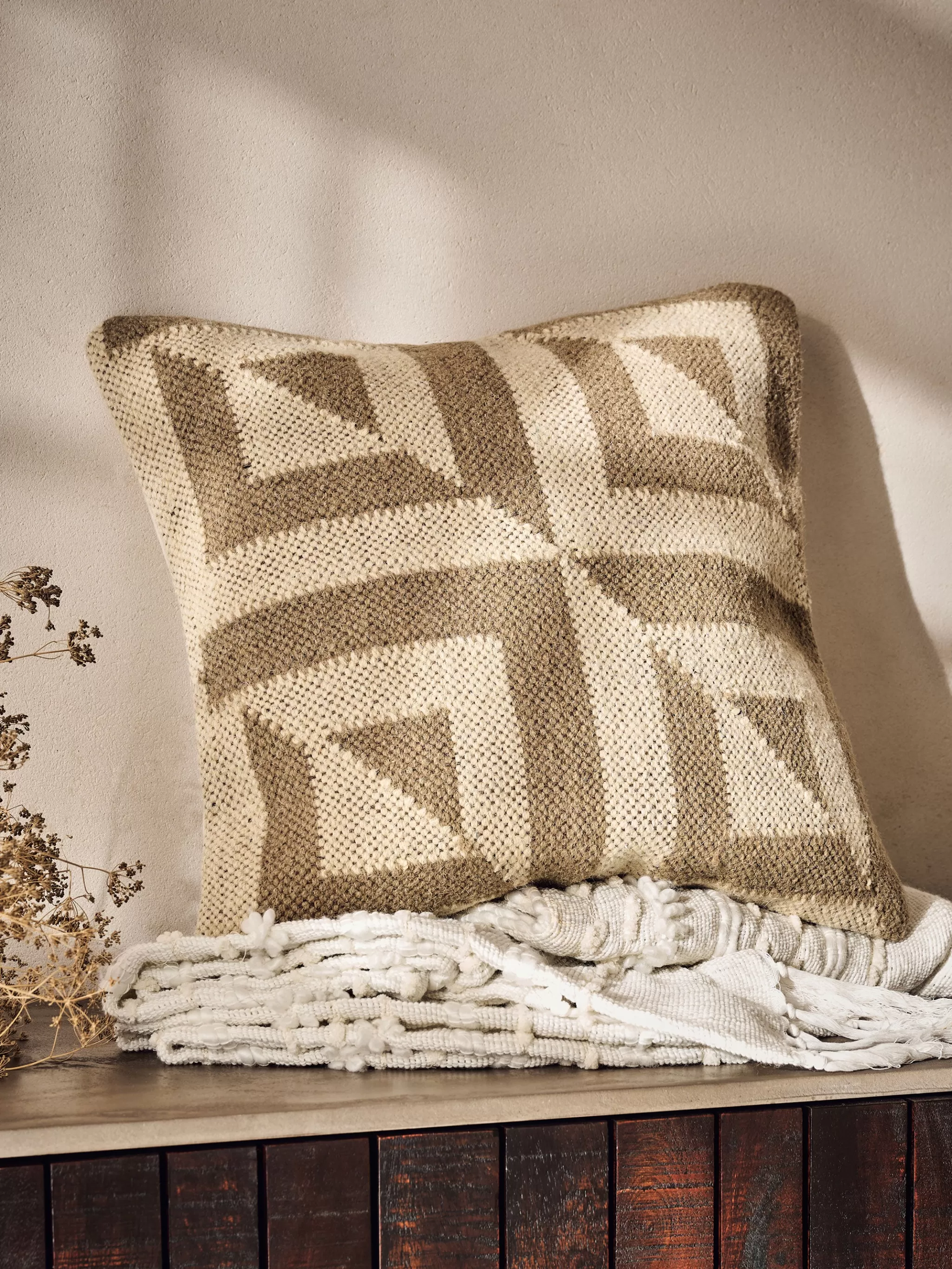 French Connection Cushions | Christmas Home Decor^Sundial Jute Cushion